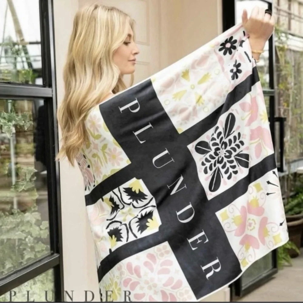 Plunder Elegant Black and Pink Oversized Bath Towel Beach Towel